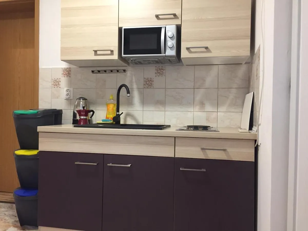 아파트 One-Bedroom Apartment, Wifi, Airco, Parking, Washing Machine, Grill 메덜린