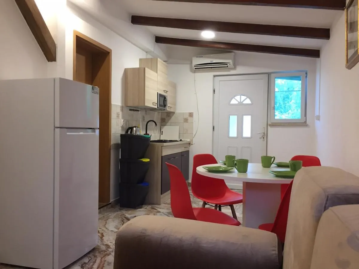 One-Bedroom Apartment, Wifi, Airco, Parking, Washing Machine, Grill Medulin Kroatien