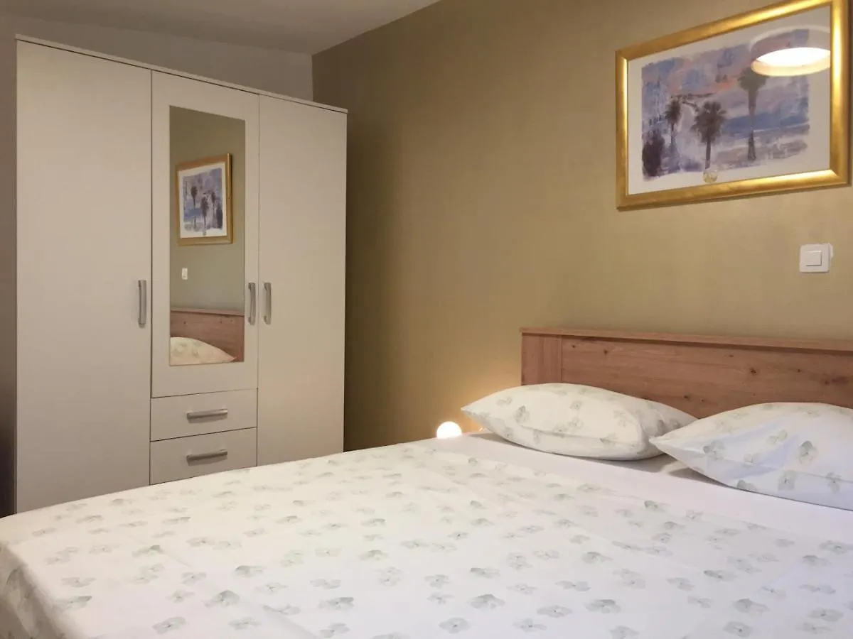 One-Bedroom Apartment, Wifi, Airco, Parking, Washing Machine, Grill Medulin 0*,